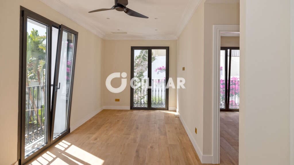 Hotel te koop in Estepona met garage - € 4.150.000 (Ref: 9205906)