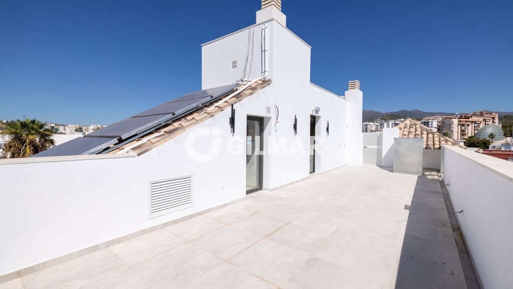 Hotel te koop in Estepona met garage - € 4.150.000 (Ref: 9205906)