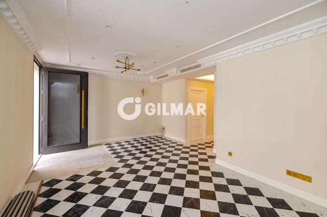 Hotelli myytävänä paikassa Centro, Estepona mukana 
autotalli - 4 150 000 € (Ref: 9205906)