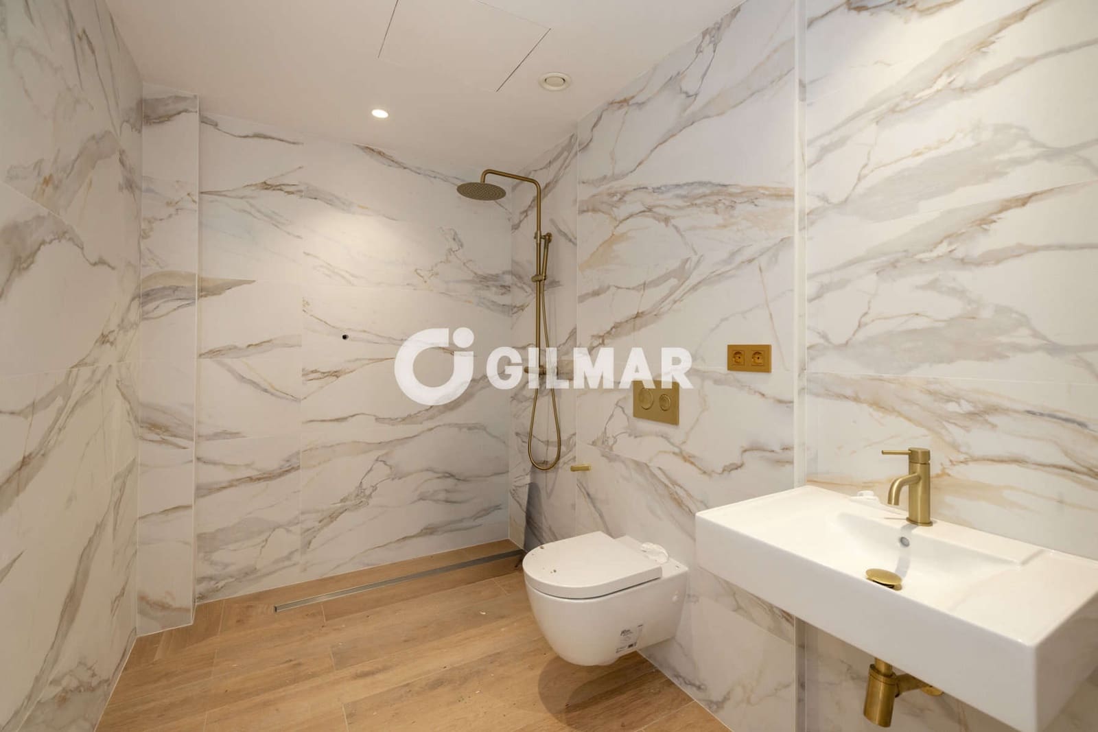 Hotel for sale in Estepona with garage - € 4,150,000 (Ref: 9205906)