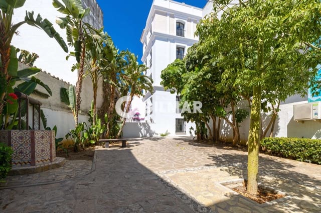 Hotelli myytävänä paikassa Centro, Estepona mukana 
autotalli - 4 150 000 € (Ref: 9205906)