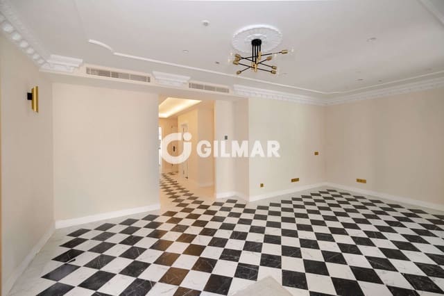 Hotelli myytävänä paikassa Centro, Estepona mukana 
autotalli - 4 150 000 € (Ref: 9205906)