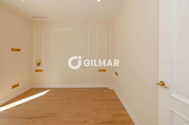 Hotelli myytävänä paikassa Centro, Estepona mukana 
autotalli - 4 150 000 € (Ref: 9205906)