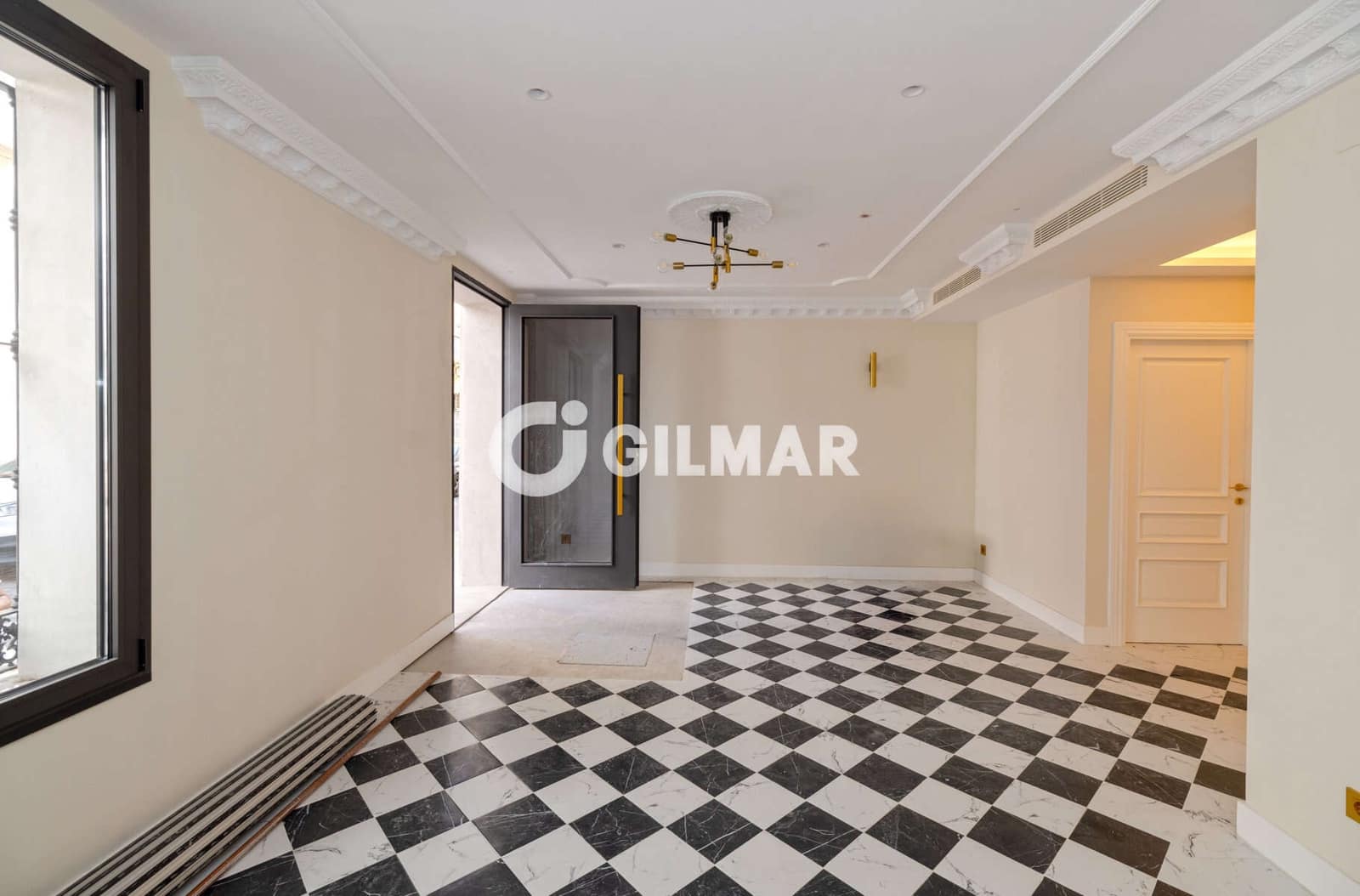 Hotel for sale in Estepona with garage - € 4,150,000 (Ref: 9205906)