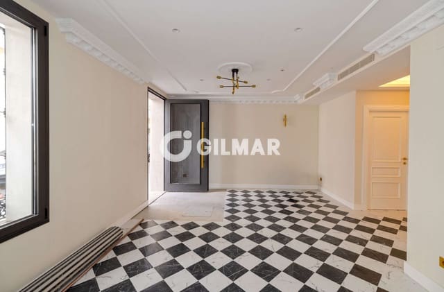 Hotelli myytävänä paikassa Centro, Estepona mukana 
autotalli - 4 150 000 € (Ref: 9205906)