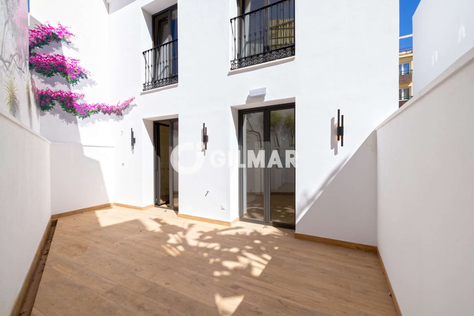 Hotel for sale in Estepona with garage - € 4,150,000 (Ref: 9205906)