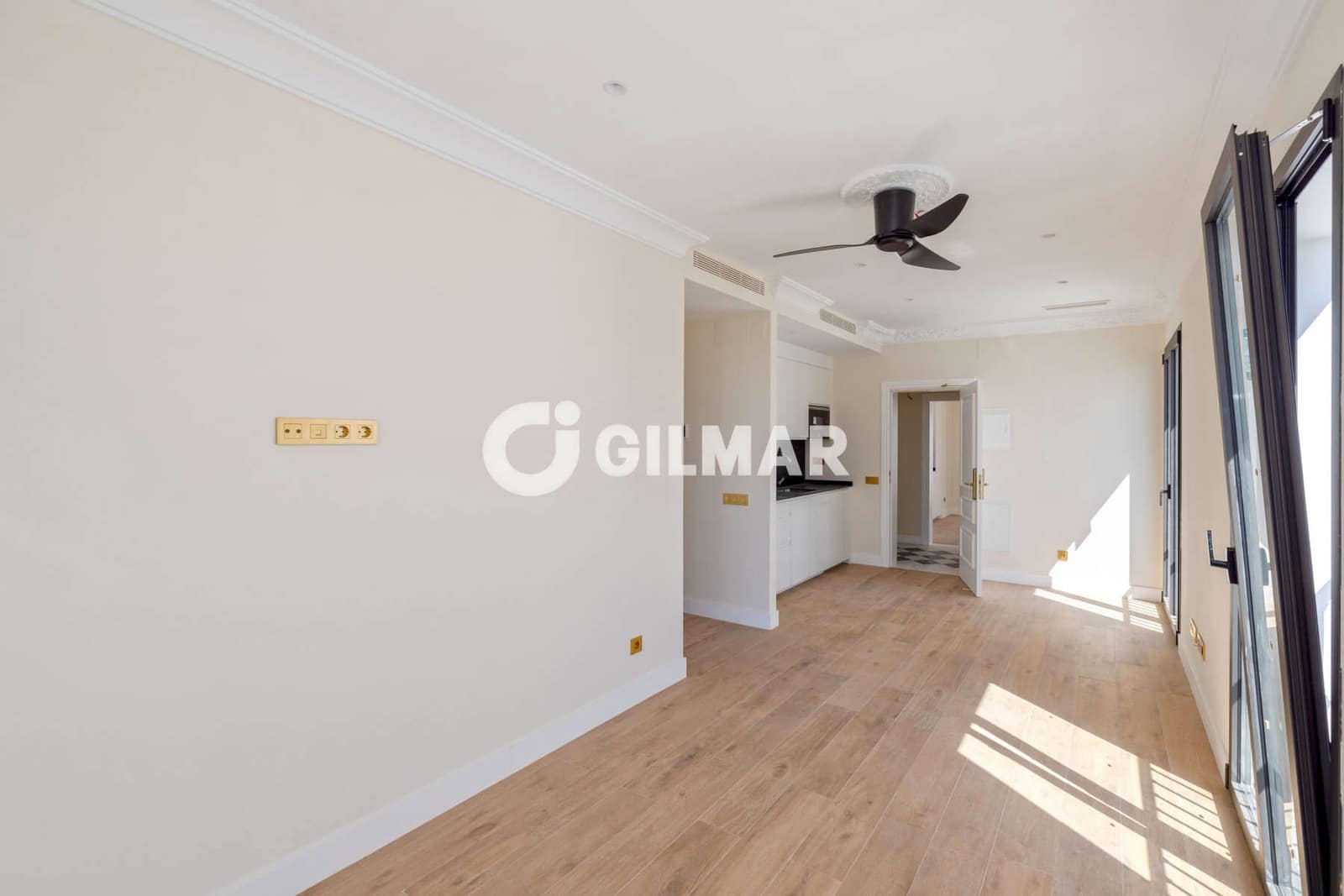 Hotel for sale in Estepona with garage - € 4,150,000 (Ref: 9205906)