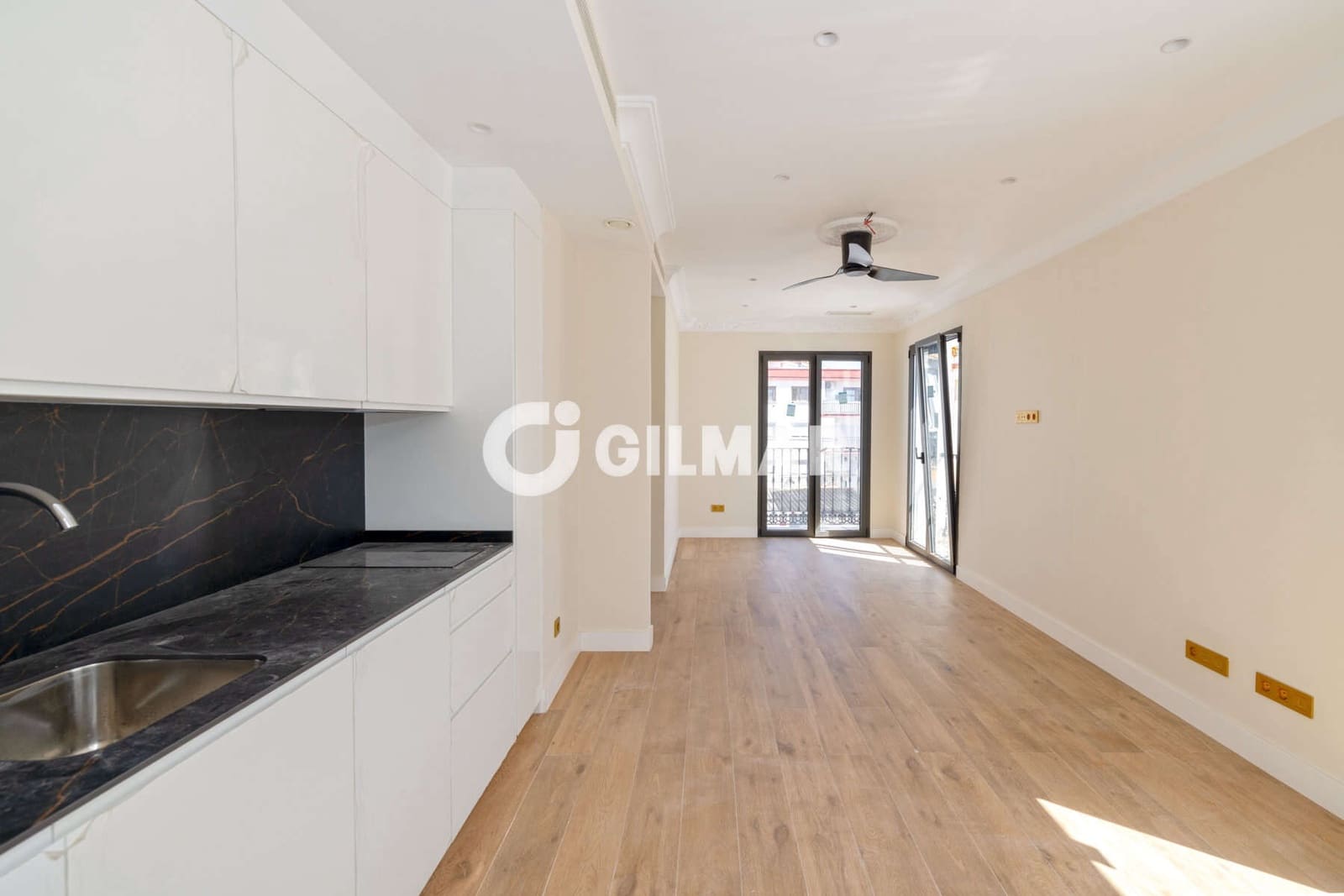 Hotel for sale in Estepona with garage - € 4,150,000 (Ref: 9205906)