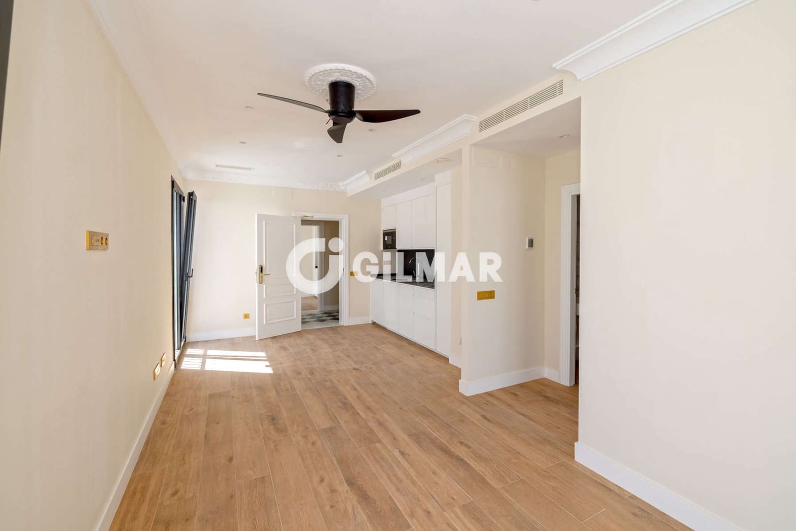 Hotel for sale in Estepona with garage - € 4,150,000 (Ref: 9205906)