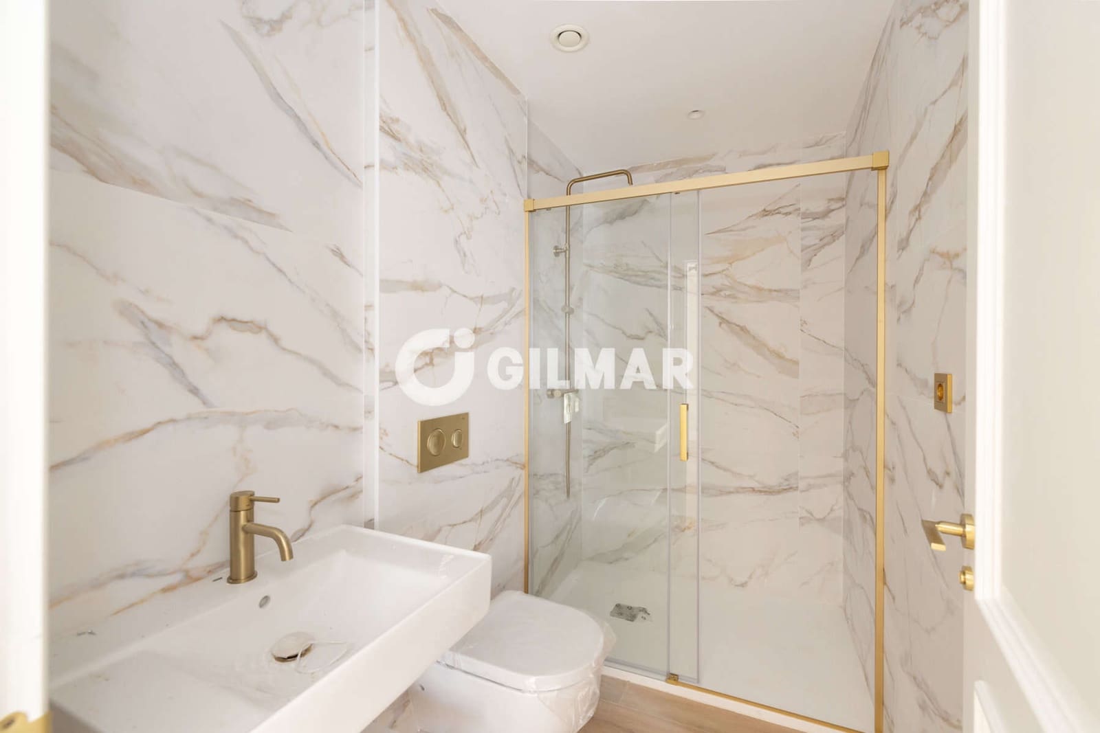 Hotel for sale in Estepona with garage - € 4,150,000 (Ref: 9205906)