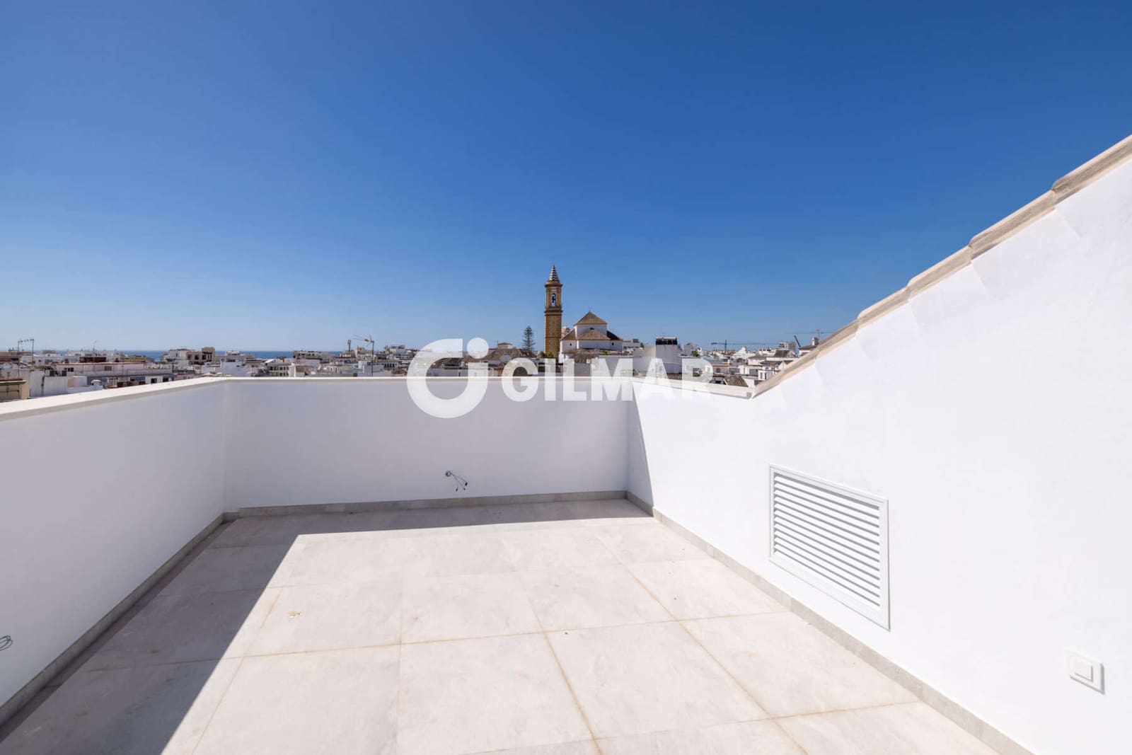 Hotel for sale in Estepona with garage - € 4,150,000 (Ref: 9205906)
