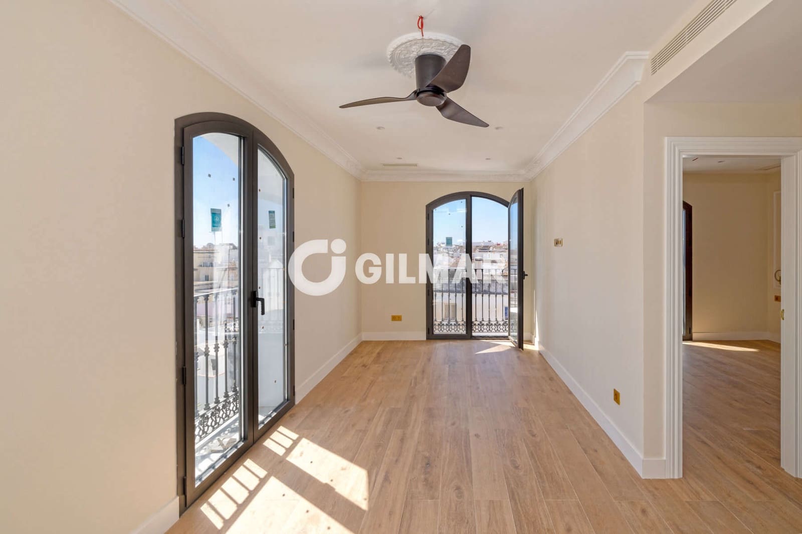 Hotel for sale in Estepona with garage - € 4,150,000 (Ref: 9205906)