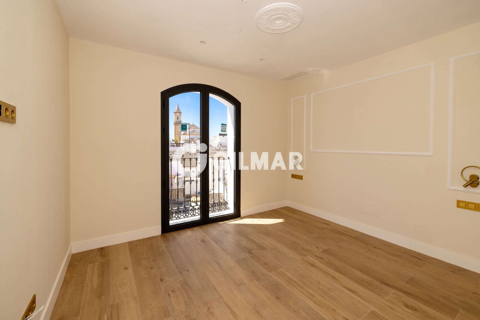 Hotel for sale in Estepona with garage - € 4,150,000 (Ref: 9205906)