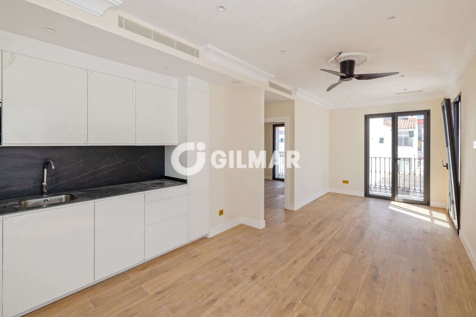 Hotel for sale in Estepona with garage - € 4,150,000 (Ref: 9205906)