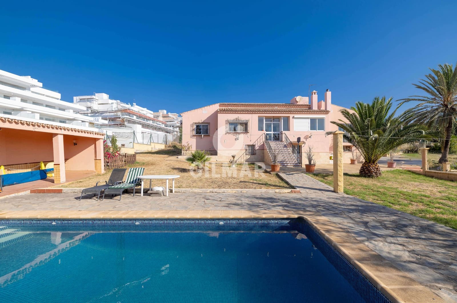 Chalet de 6 habitaciones en Estepona en venta con piscina - 1.490.000 € (Ref: 9205912)
