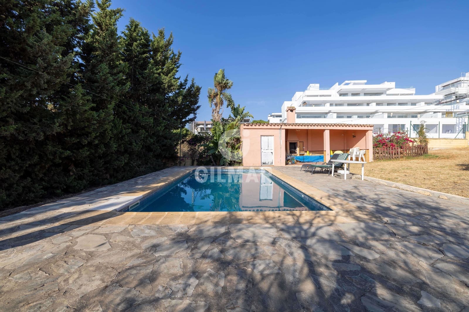 Chalet de 6 habitaciones en Estepona en venta con piscina - 1.490.000 € (Ref: 9205912)