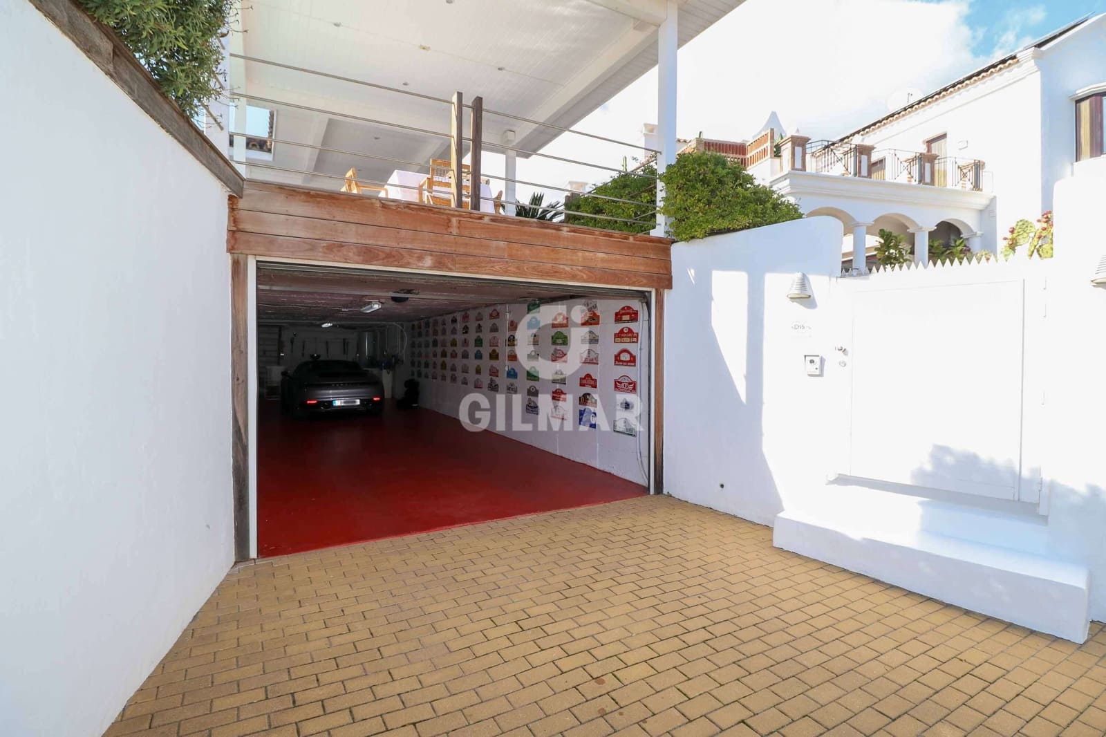 4 bedroom Villa for sale in Benahavis with pool garage - € 1,975,000 (Ref: 9205936)