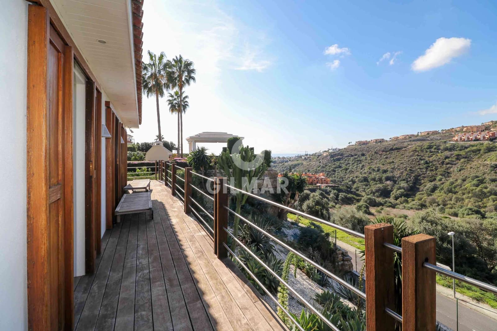 4 bedroom Villa for sale in Benahavis with pool garage - € 1,975,000 (Ref: 9205936)