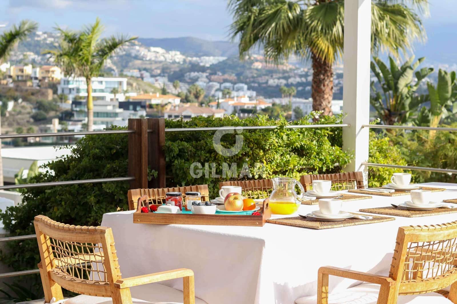 4 bedroom Villa for sale in Benahavis with pool garage - € 1,975,000 (Ref: 9205936)