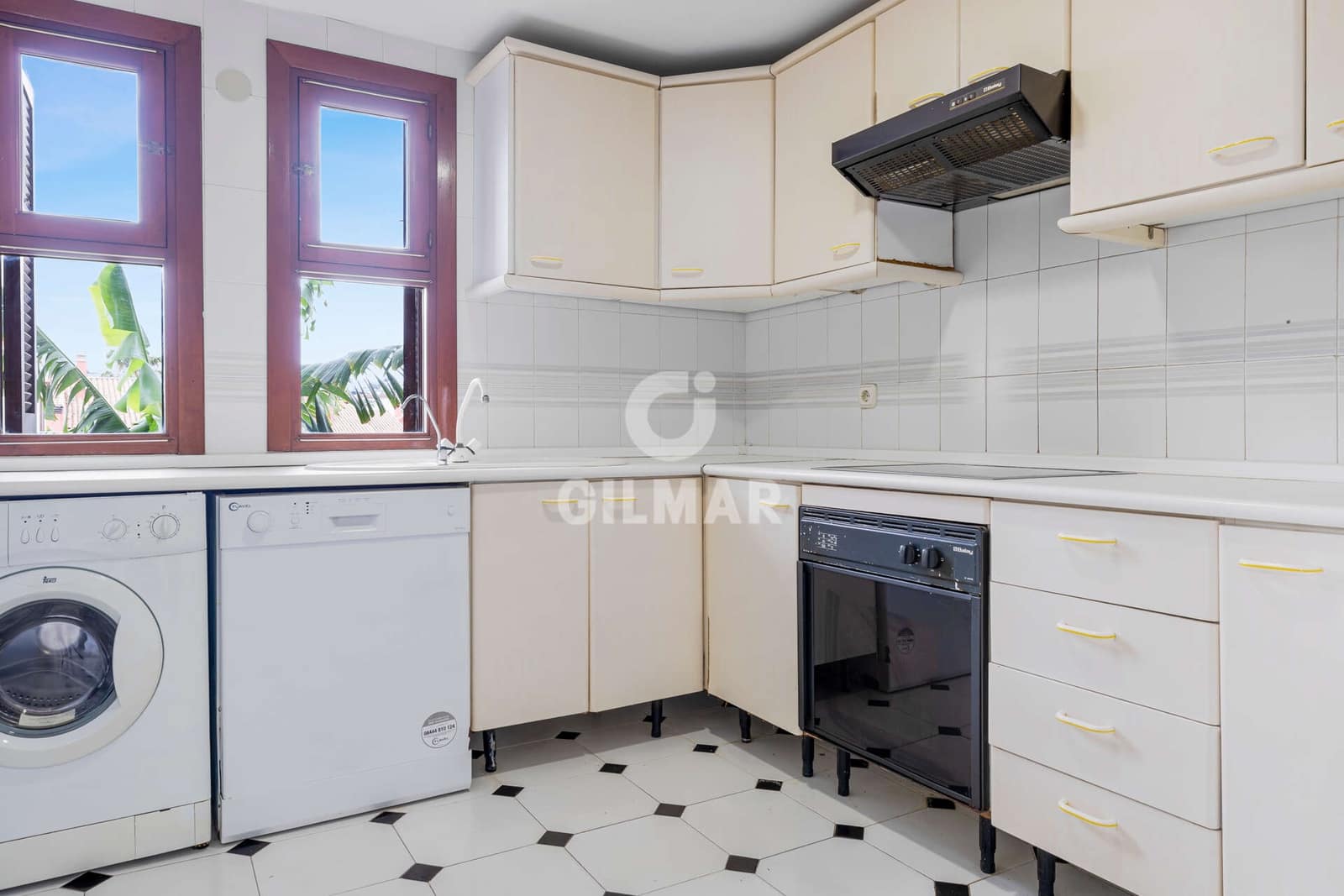 2 soverom Rekkehus til salgs i Estepona med svømmebasseng - € 495 000 (Ref: 9205940)