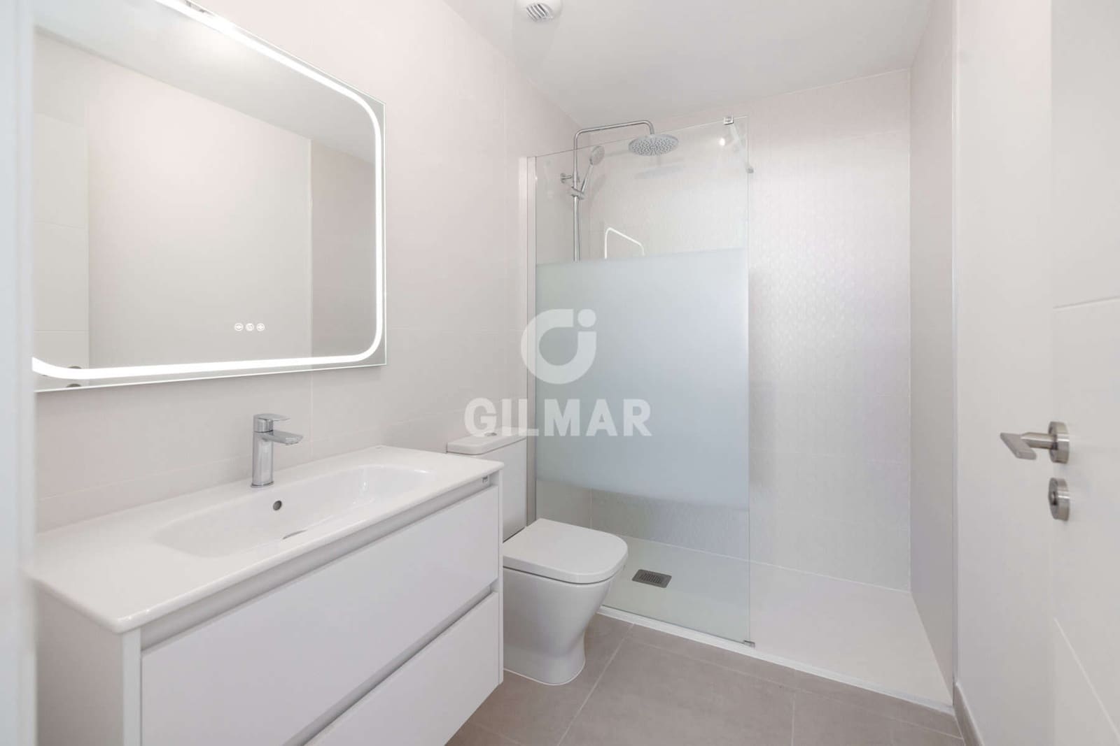 2 sovrum Takvåning till salu i Estepona med pool garage - 640 000 € (Ref: 9205941)