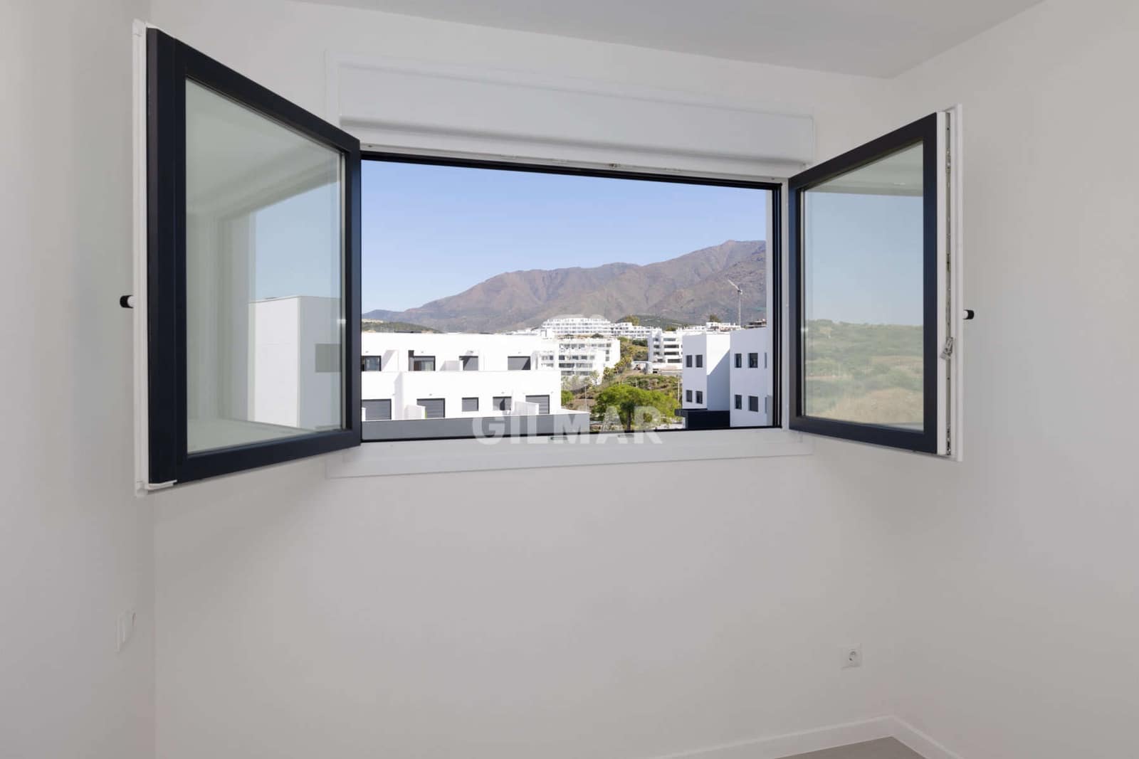 2 sovrum Takvåning till salu i Estepona med pool garage - 640 000 € (Ref: 9205941)