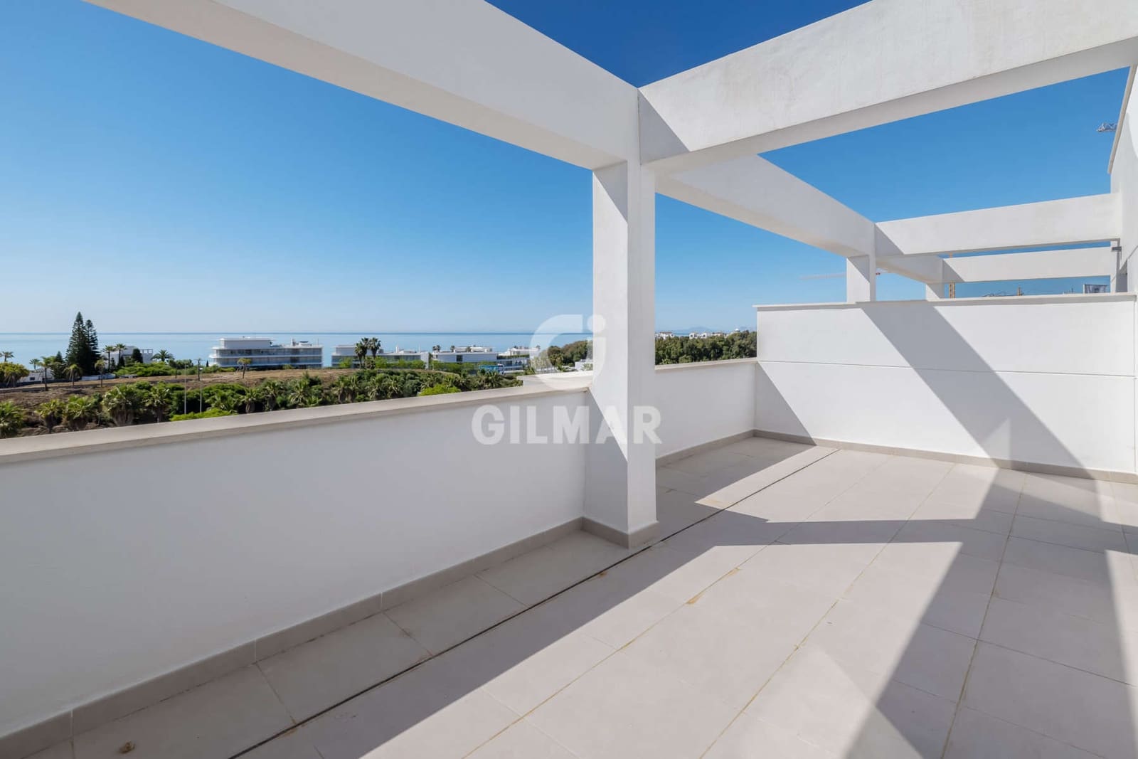 2 sovrum Takvåning till salu i Estepona med pool garage - 640 000 € (Ref: 9205941)