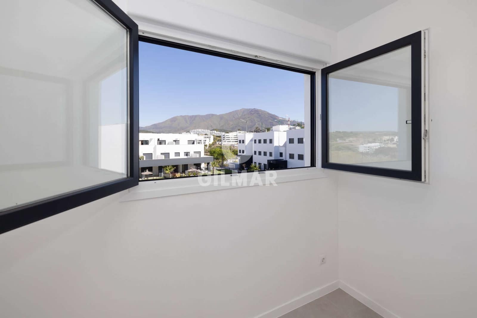 2 sovrum Takvåning till salu i Estepona med pool garage - 640 000 € (Ref: 9205941)