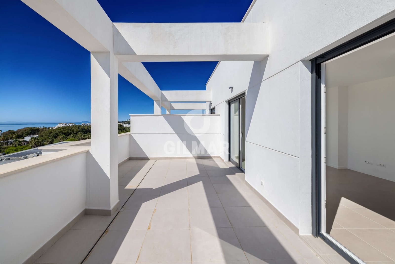 2 sovrum Takvåning till salu i Estepona med pool garage - 640 000 € (Ref: 9205941)