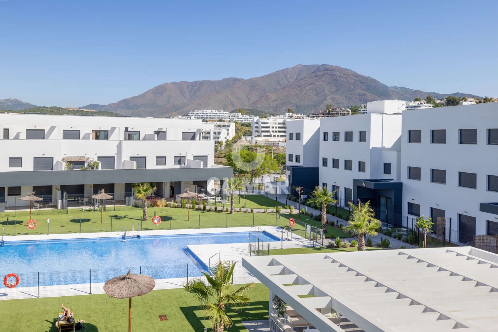 2 sovrum Takvåning till salu i Estepona med pool garage - 640 000 € (Ref: 9205941)