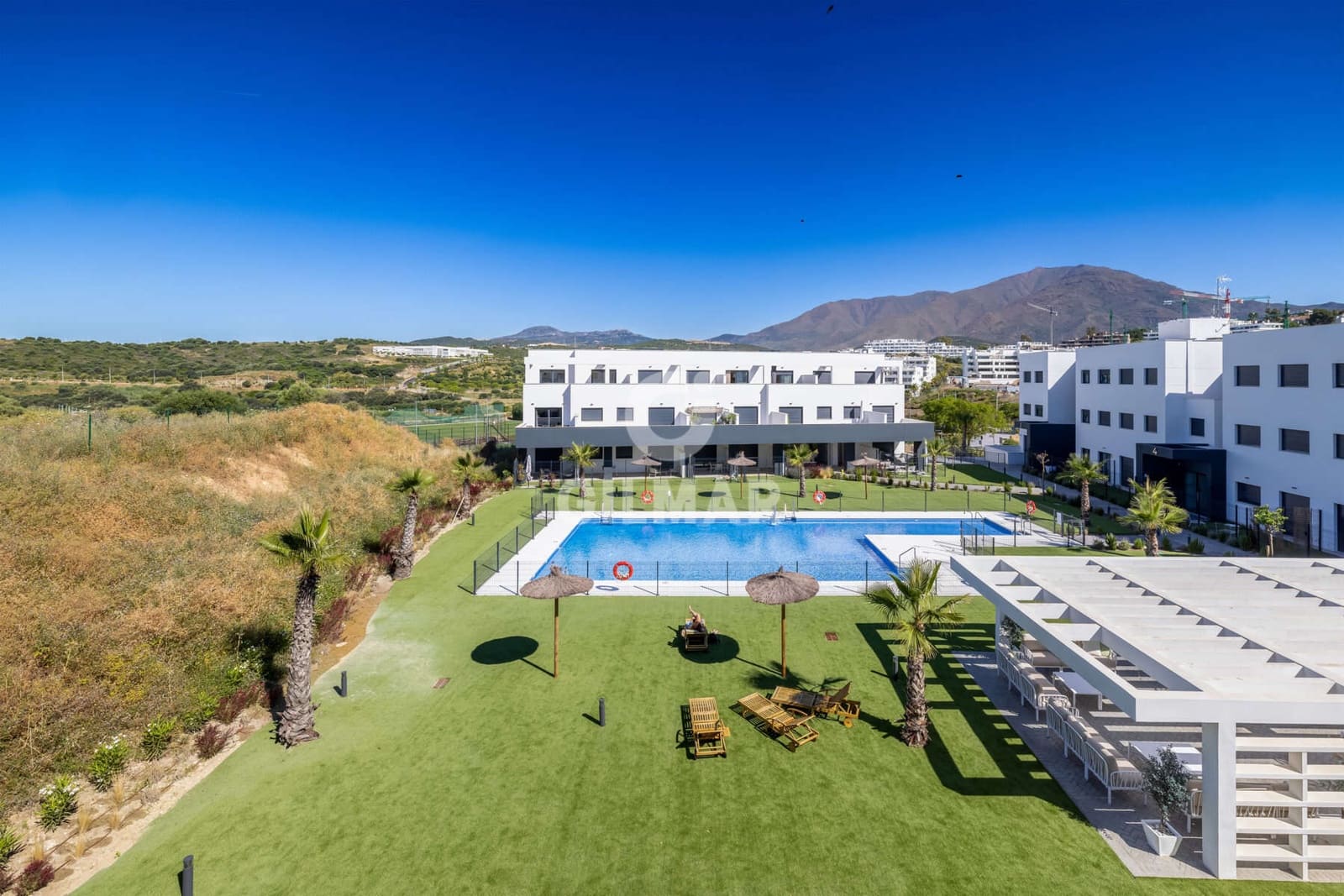 2 sovrum Takvåning till salu i Estepona med pool garage - 640 000 € (Ref: 9205941)