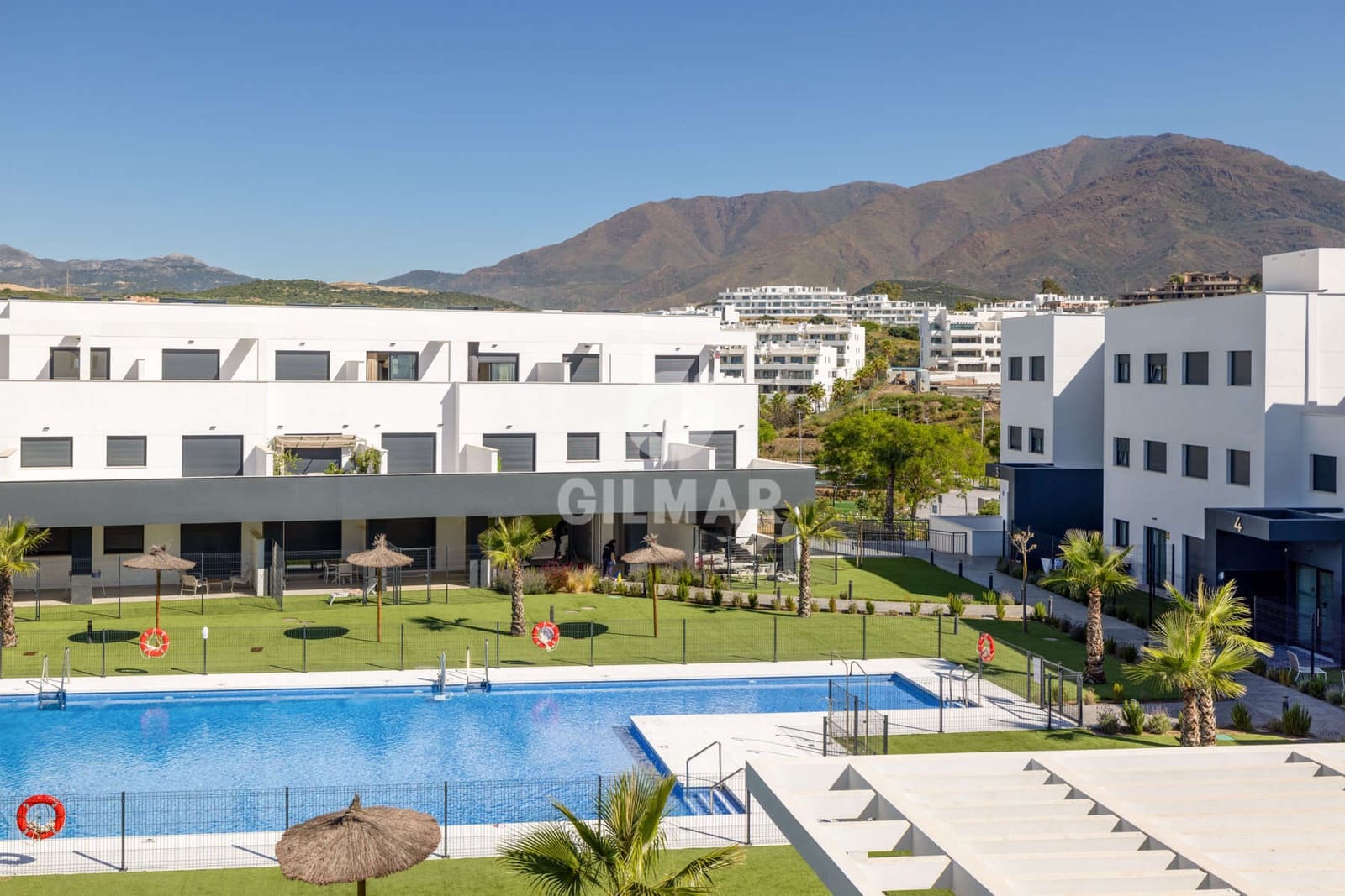 2 sovrum Takvåning till salu i Estepona med pool garage - 640 000 € (Ref: 9205941)
