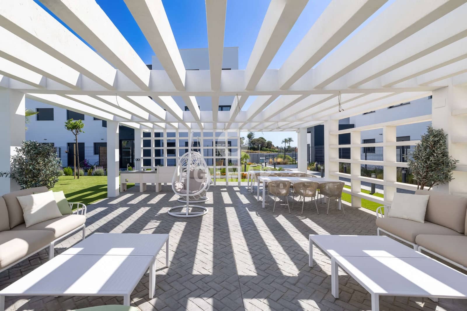 2 sovrum Takvåning till salu i Estepona med pool garage - 640 000 € (Ref: 9205941)