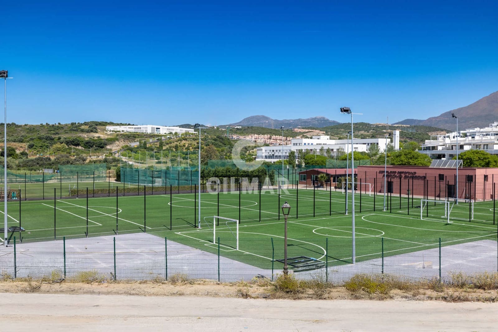 2 sovrum Takvåning till salu i Estepona med pool garage - 640 000 € (Ref: 9205941)