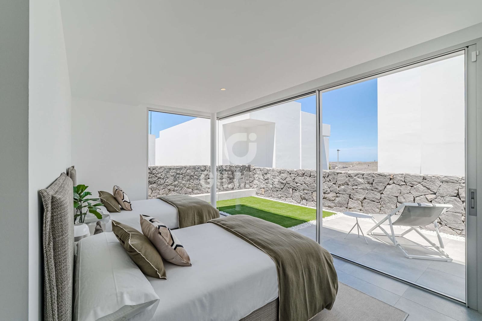 3 soveværelse Villa til salg i Playa Paraiso med swimmingpool garage - € 1.680.000 (Ref: 9205947)