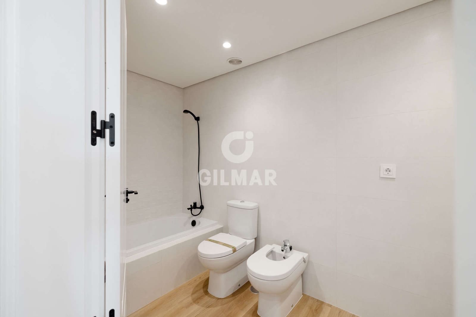 3 soveværelse Rækkehus til salg i Estepona med swimmingpool garage - € 470.250 (Ref: 9205950)