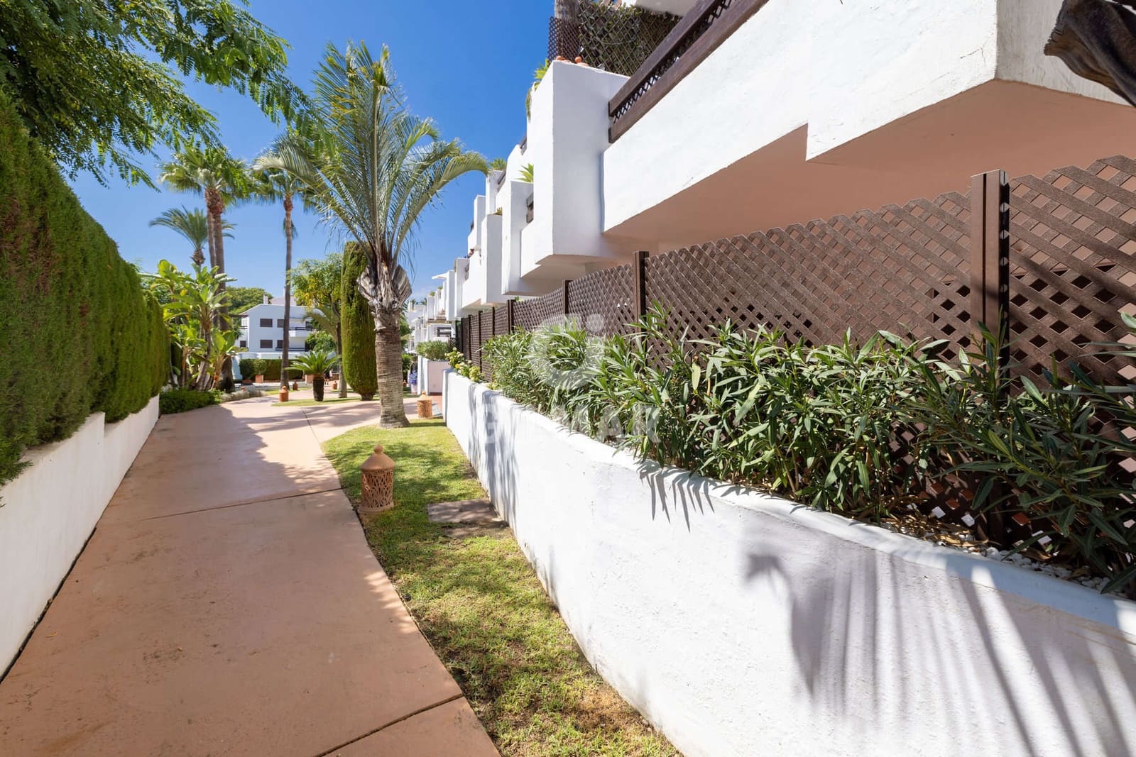 3 sypialnia Mieszkanie na sprzedaż w Costalita z basenem garażem - 419 000 € (Ref: 9205953)