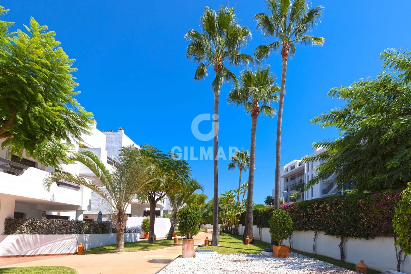 3 sypialnia Mieszkanie na sprzedaż w Costalita z basenem garażem - 419 000 € (Ref: 9205953)