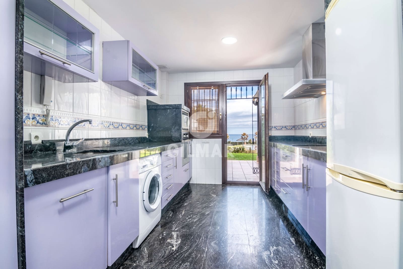 5 soverom Rekkehus til salgs i Manilva med svømmebasseng garasje - € 510 000 (Ref: 9205954)