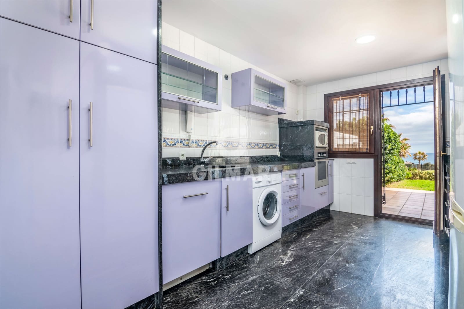 5 soverom Rekkehus til salgs i Manilva med svømmebasseng garasje - € 510 000 (Ref: 9205954)