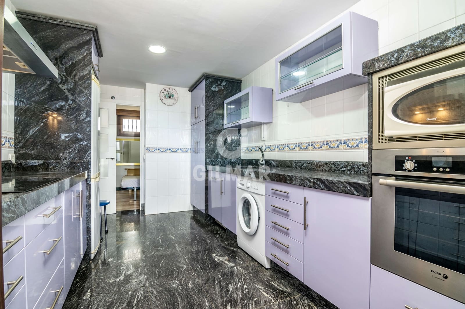 5 soverom Rekkehus til salgs i Manilva med svømmebasseng garasje - € 510 000 (Ref: 9205954)