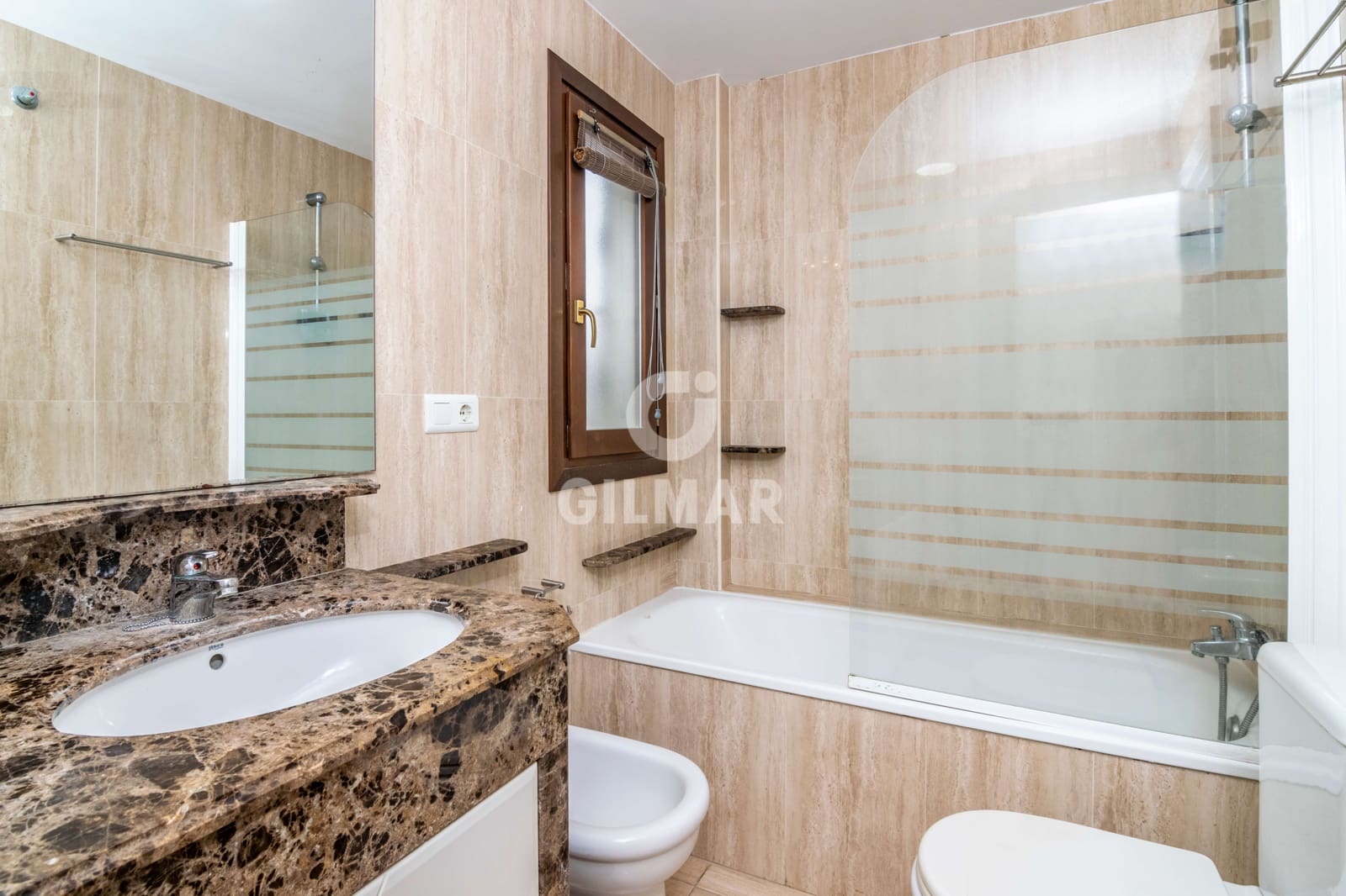 5 soverom Rekkehus til salgs i Manilva med svømmebasseng garasje - € 510 000 (Ref: 9205954)