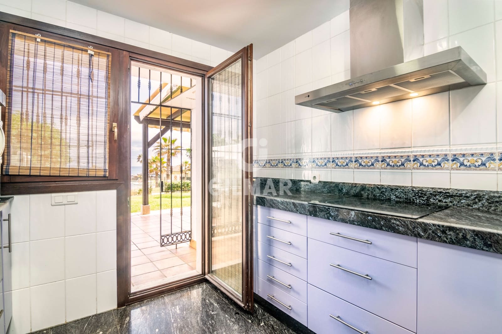 5 soverom Rekkehus til salgs i Manilva med svømmebasseng garasje - € 510 000 (Ref: 9205954)