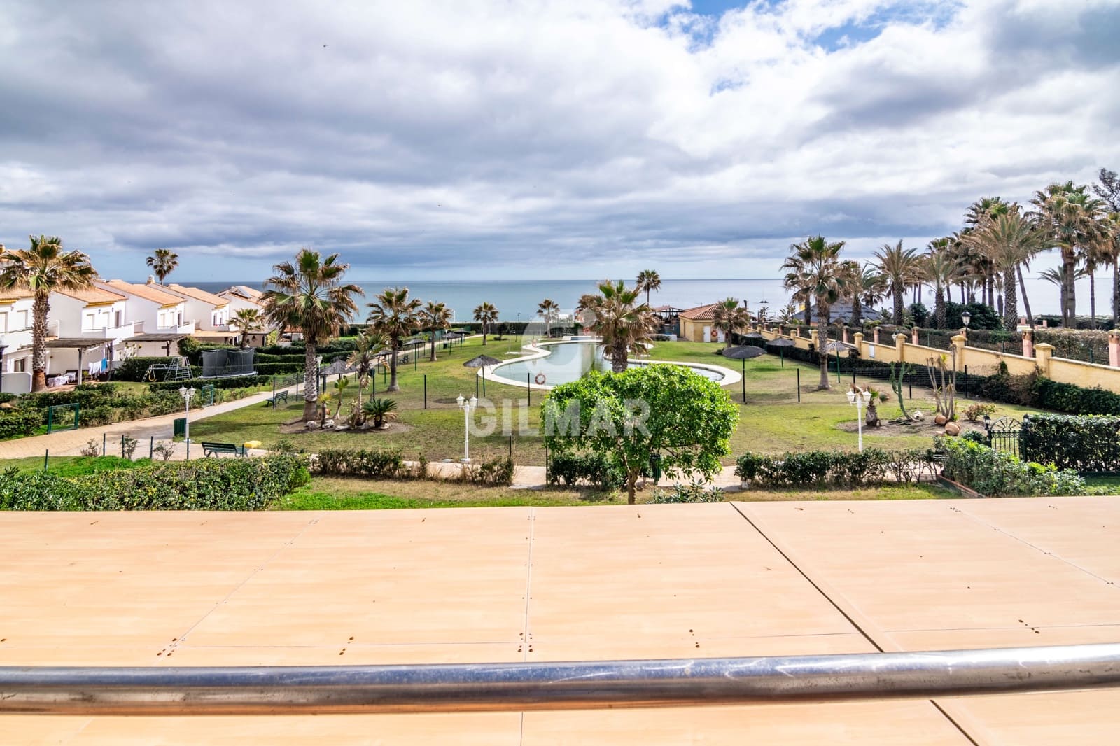 5 soverom Rekkehus til salgs i Manilva med svømmebasseng garasje - € 510 000 (Ref: 9205954)