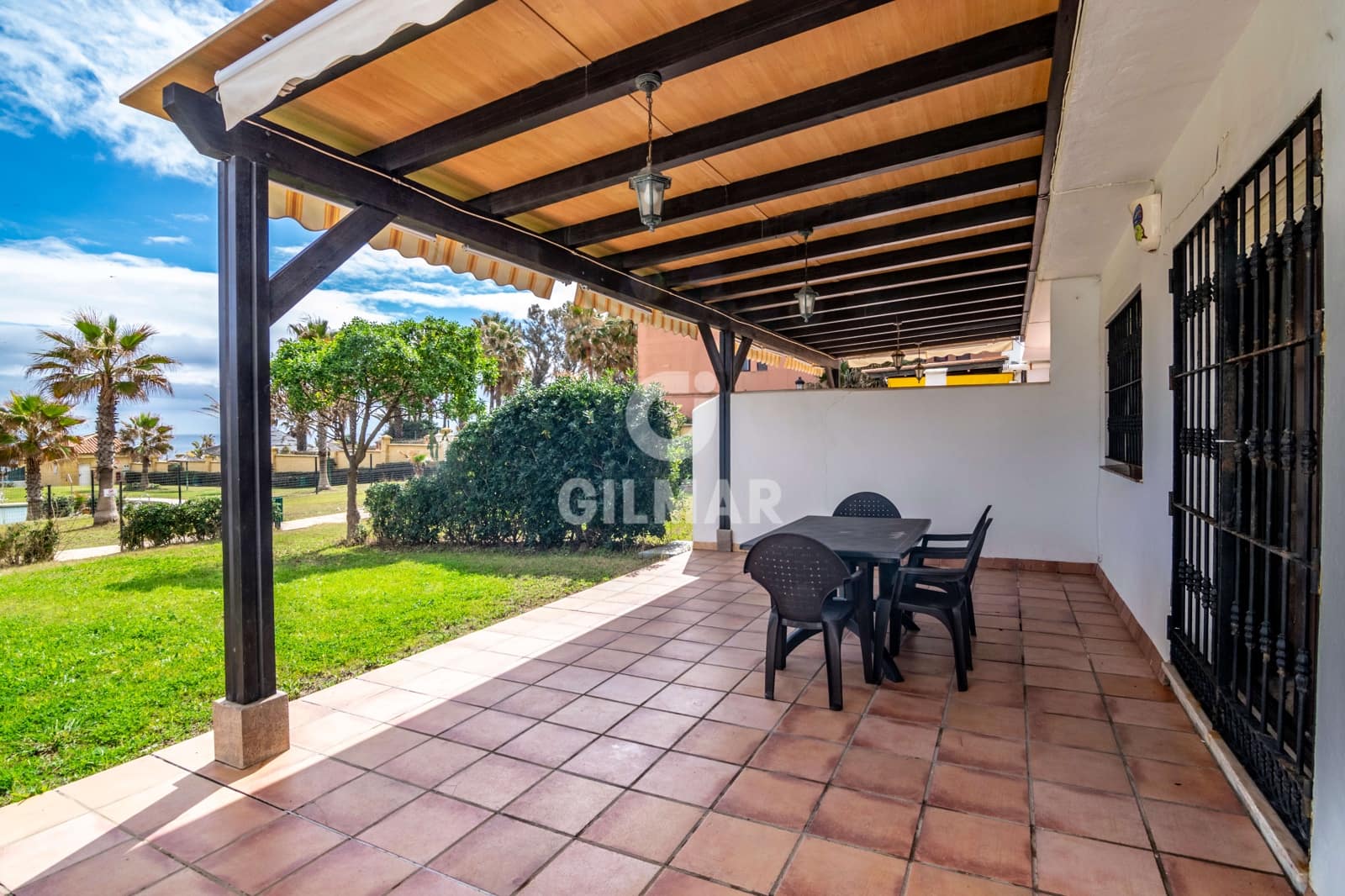 5 soverom Rekkehus til salgs i Manilva med svømmebasseng garasje - € 510 000 (Ref: 9205954)