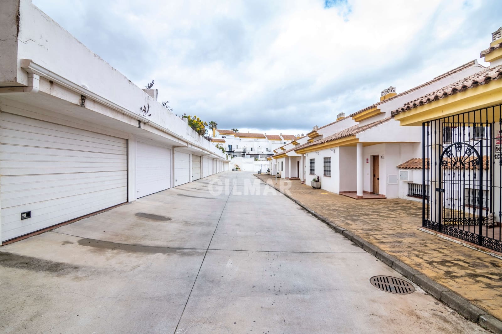 5 soverom Rekkehus til salgs i Manilva med svømmebasseng garasje - € 510 000 (Ref: 9205954)