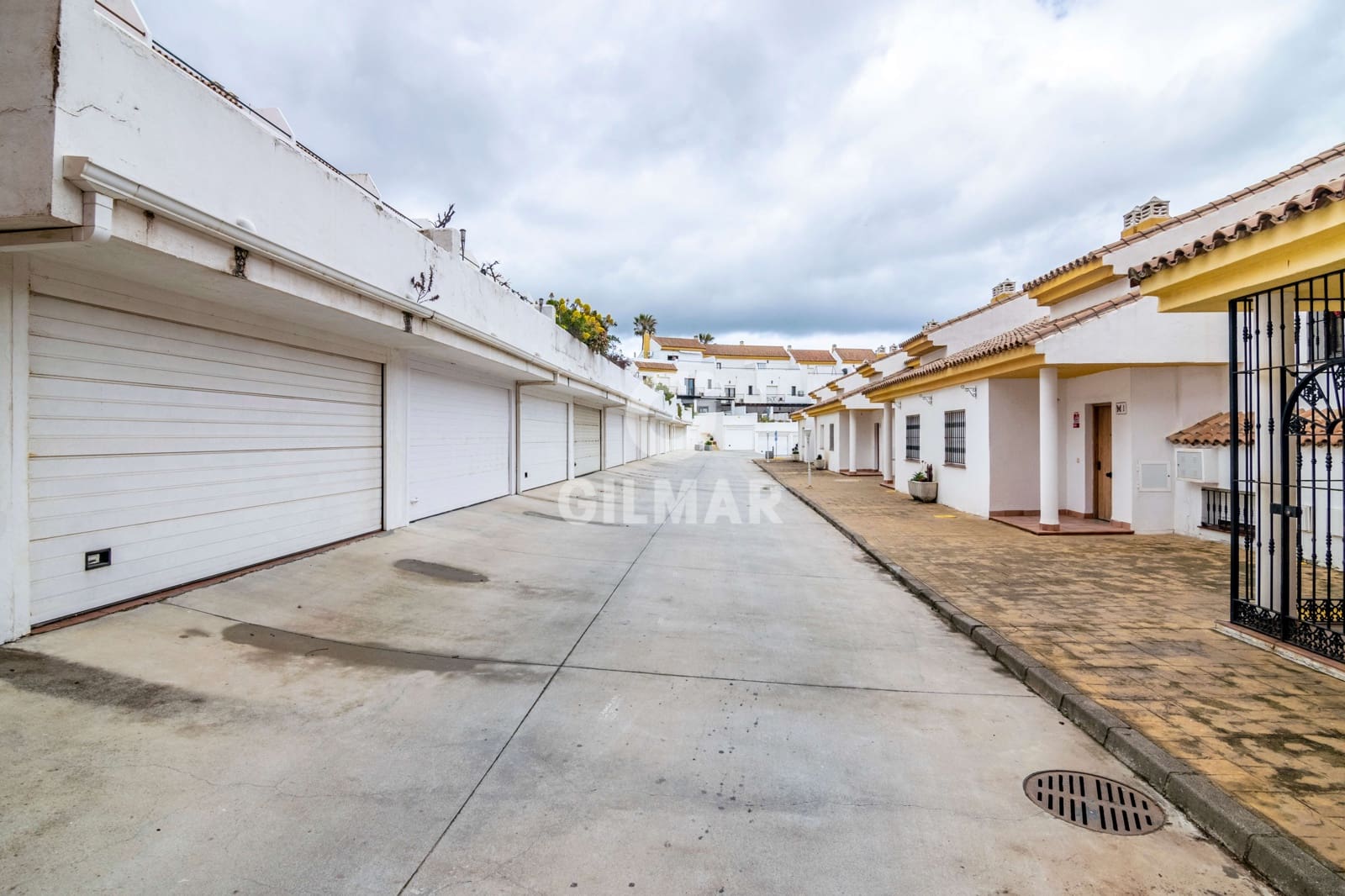 5 soverom Rekkehus til salgs i Manilva med svømmebasseng garasje - € 510 000 (Ref: 9205954)