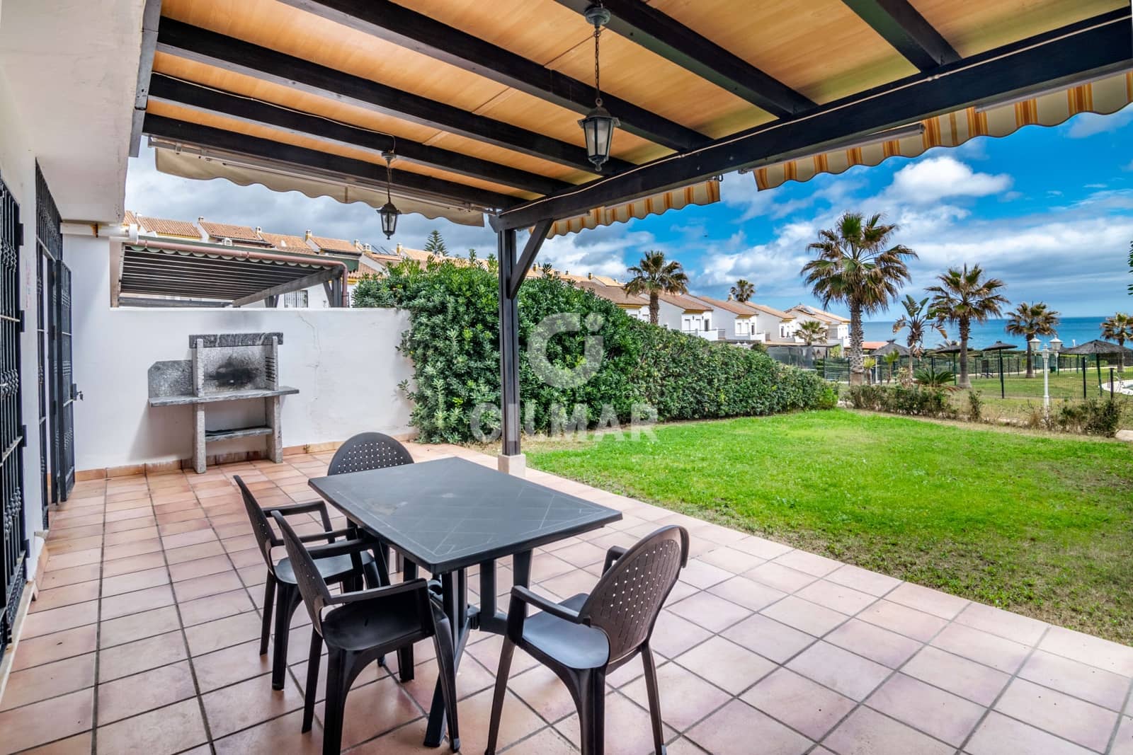 5 soverom Rekkehus til salgs i Manilva med svømmebasseng garasje - € 510 000 (Ref: 9205954)