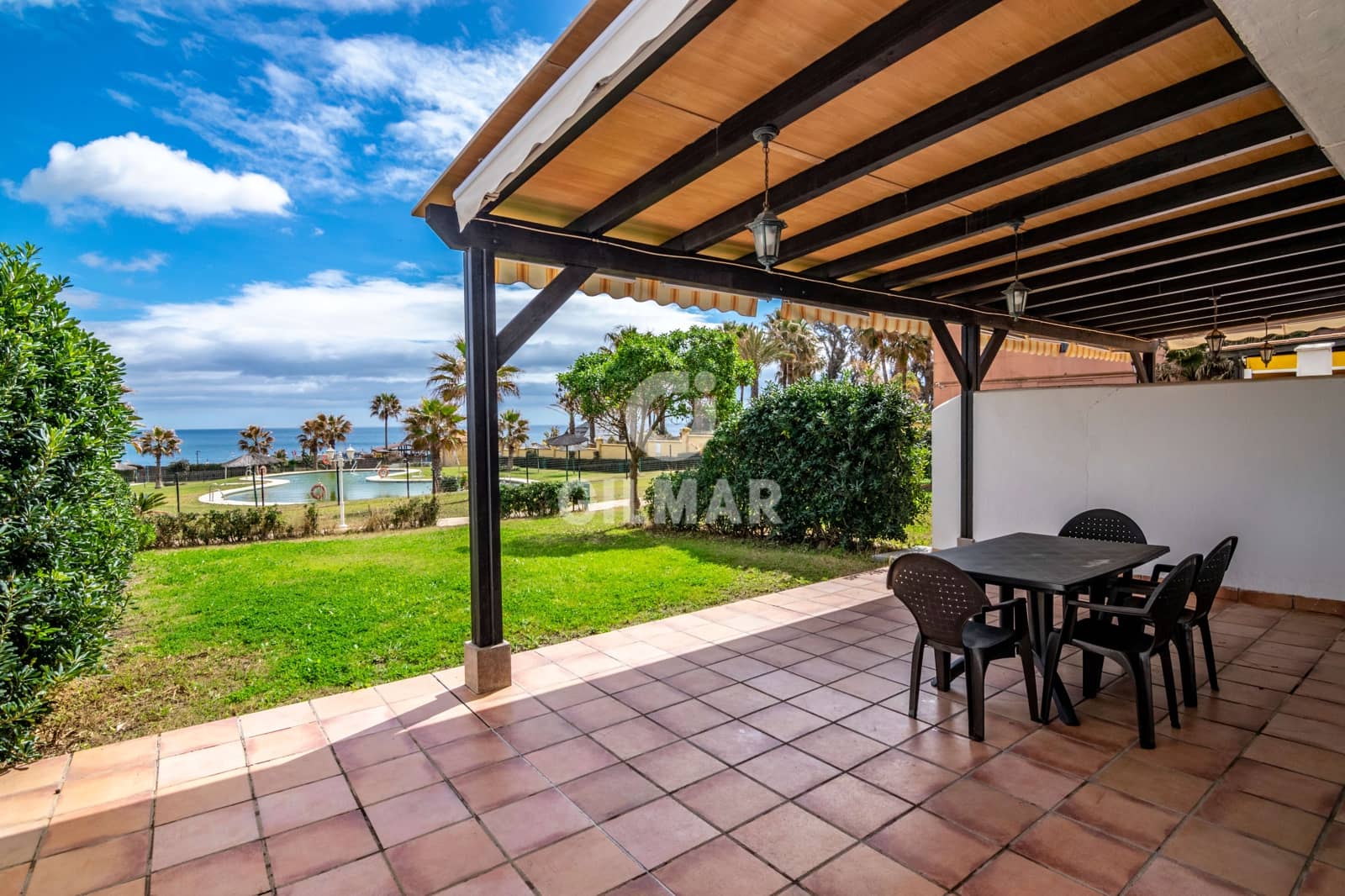 5 soverom Rekkehus til salgs i Manilva med svømmebasseng garasje - € 510 000 (Ref: 9205954)