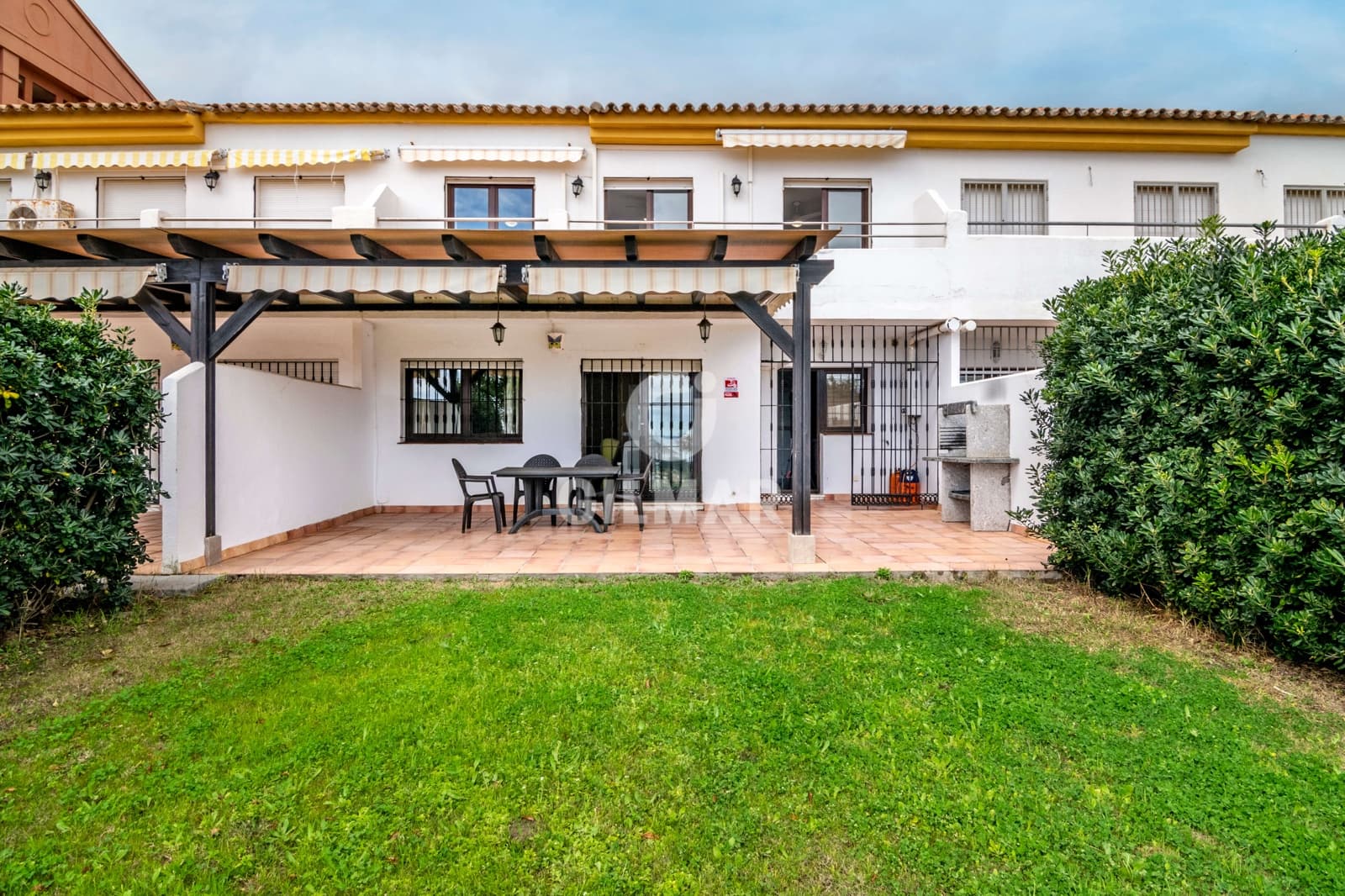 5 soverom Rekkehus til salgs i Manilva med svømmebasseng garasje - € 510 000 (Ref: 9205954)